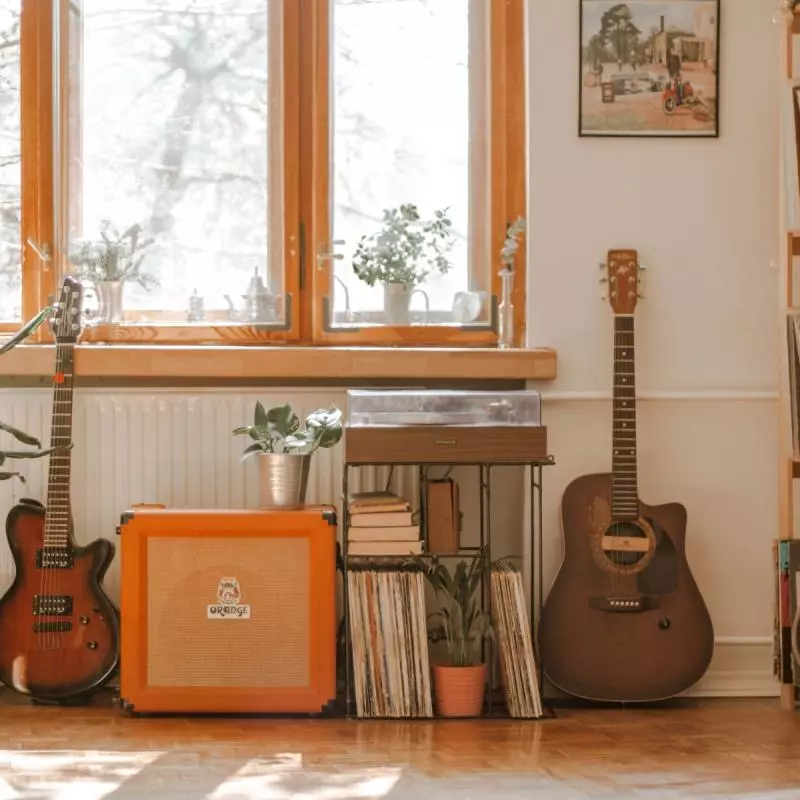 Cara Mengombinasikan Wall Decor Vintage dengan Gaya Modern
