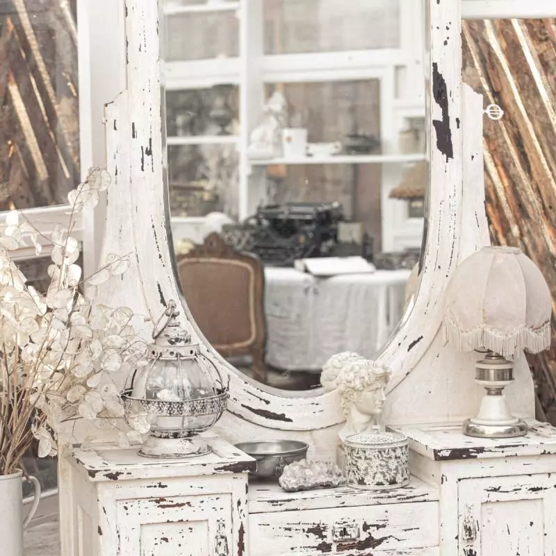 4. Romantic Vintage