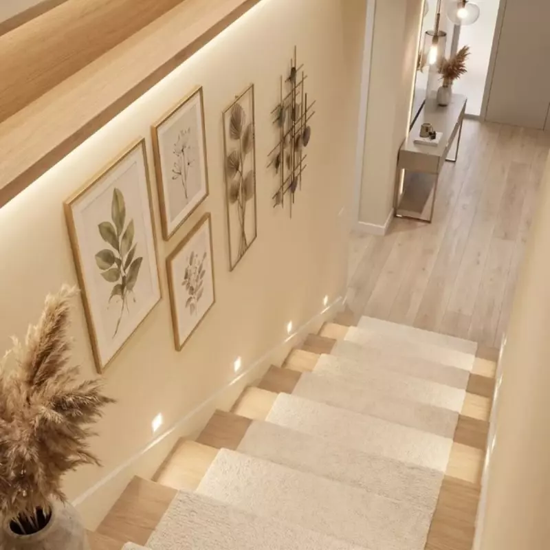 Hal yang Perlu Dipertimbangkan Sebelum Memilih Wall Decor untuk Area Tangga